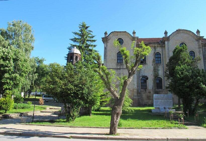 بنسيون Guest House & Bistro Lefterova