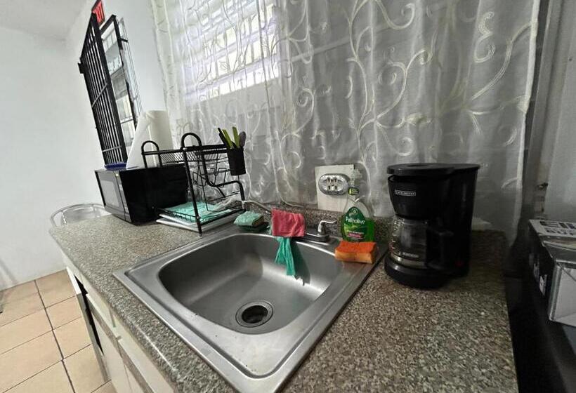 پانسیون Vieques Good Vibe Guest House