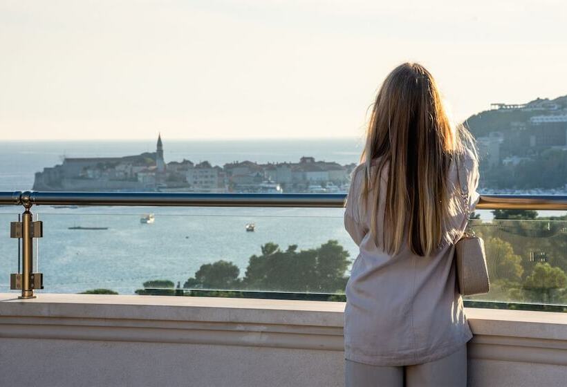 ホテル Iberostar Waves Slavija