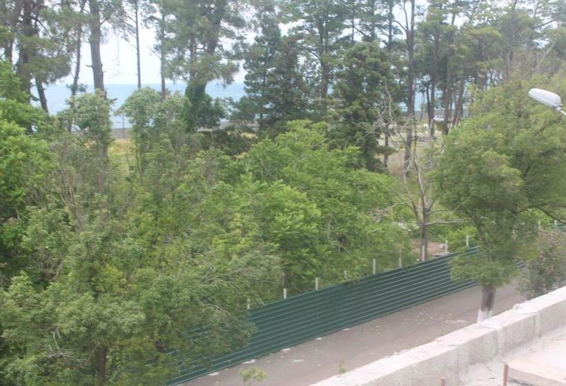 هتل Kobuleti Garden Inn