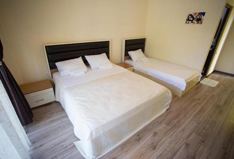 هتل Kobuleti Garden Inn