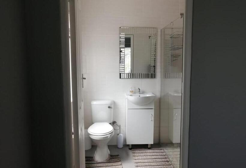 بنسيون Northern Vine Guesthouse B&b Self Catering