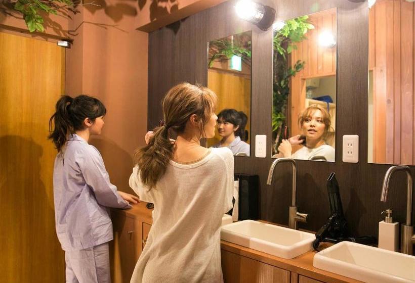 The Wardrobe Hostel Tree Otemachi