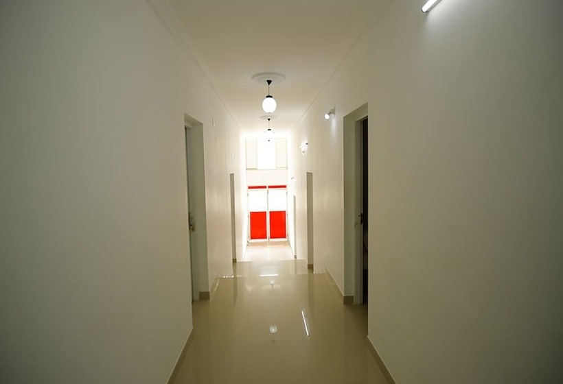 בית מלון כפרי Oyo 26964 Palm View Residency