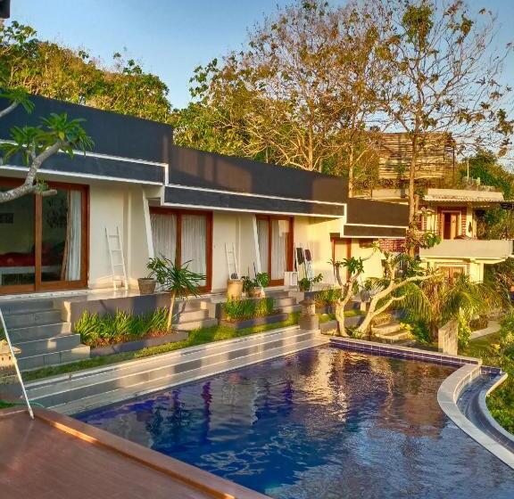 هاستل Bagus Ink Surf Camp