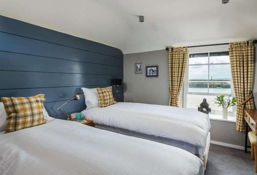 הוסטל Lifeboat Inn