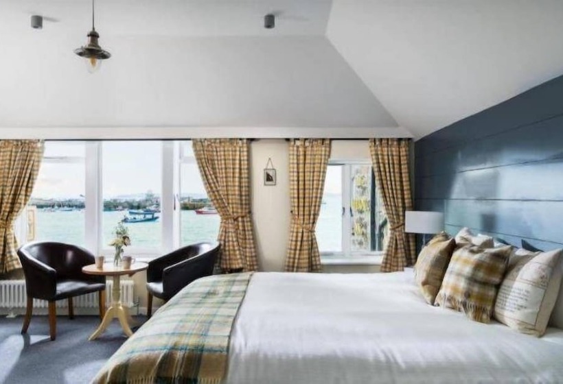 הוסטל Lifeboat Inn