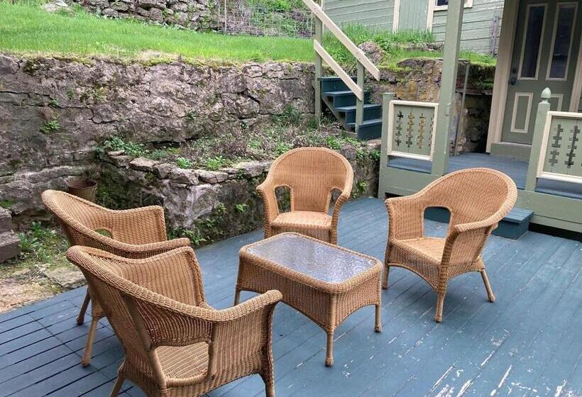 تختخواب و صبحانه Abe's Spring Street Guest House