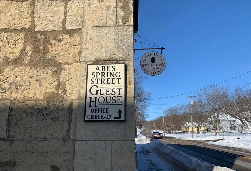 تختخواب و صبحانه Abe's Spring Street Guest House