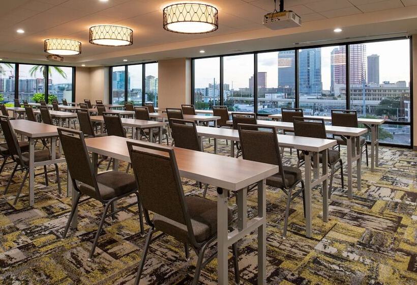 בית מלון כפרי Home2 Suites By Hilton Tampa Downtown Channel District
