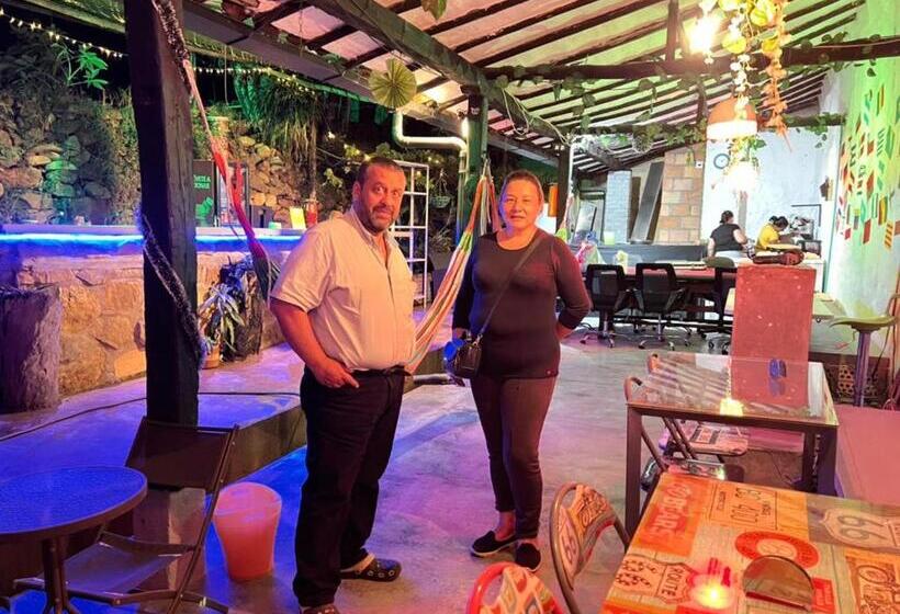 پانسیون Green Door San Gil