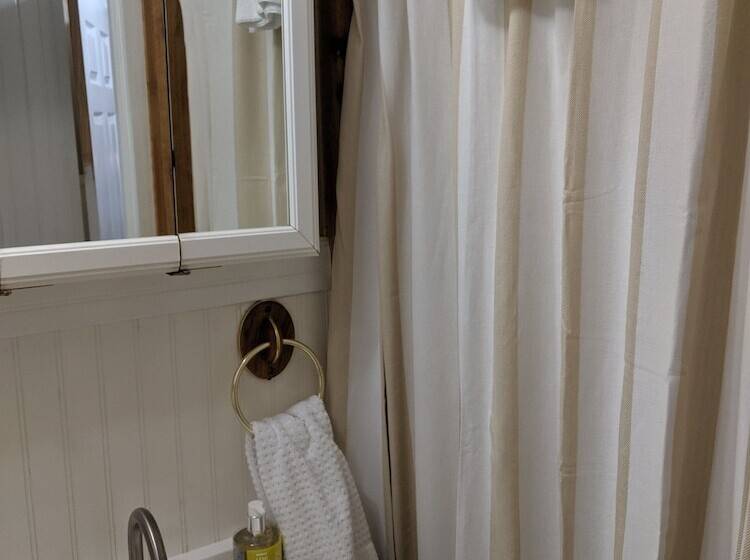 펜션 Come Friday Cottages