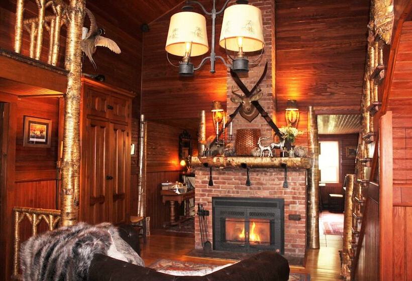 فندق Lake Placid Stagecoach Inn
