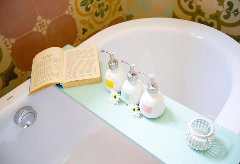 هتل Lief Sara Saigon