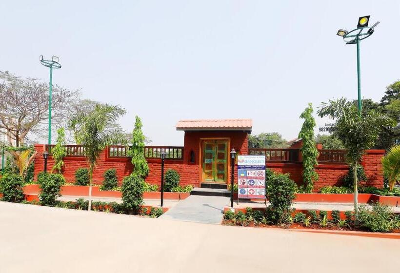 فندق Pali Village Resort