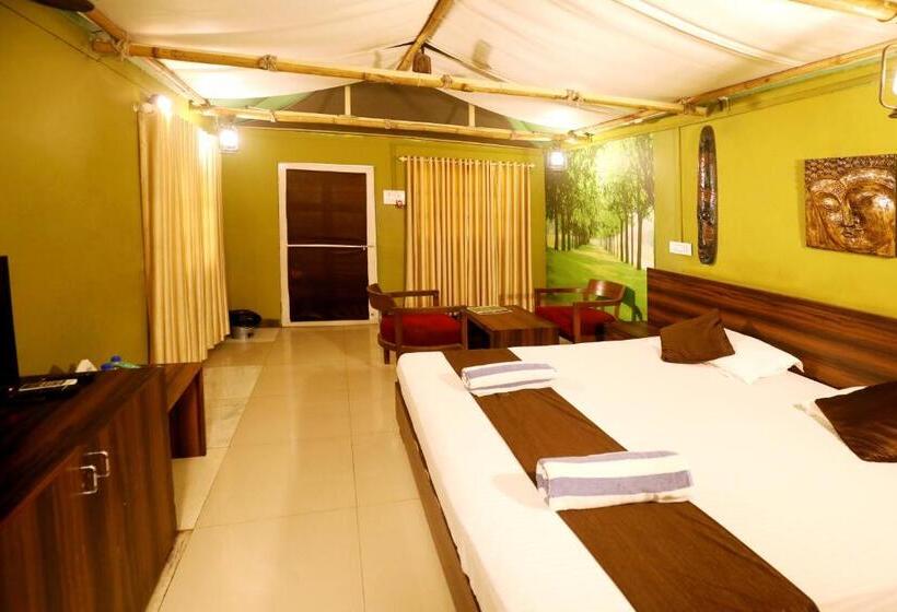 فندق Pali Village Resort