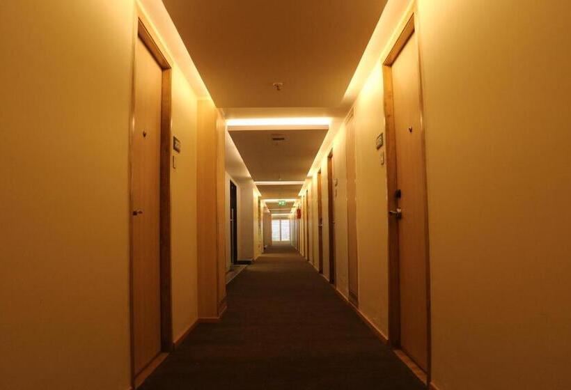 Отель Regenta Central Harsha Vapi