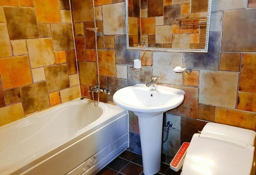 酒店 Tongyeong Beach Castle