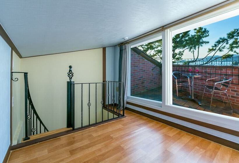 酒店 Tongyeong Beach Castle