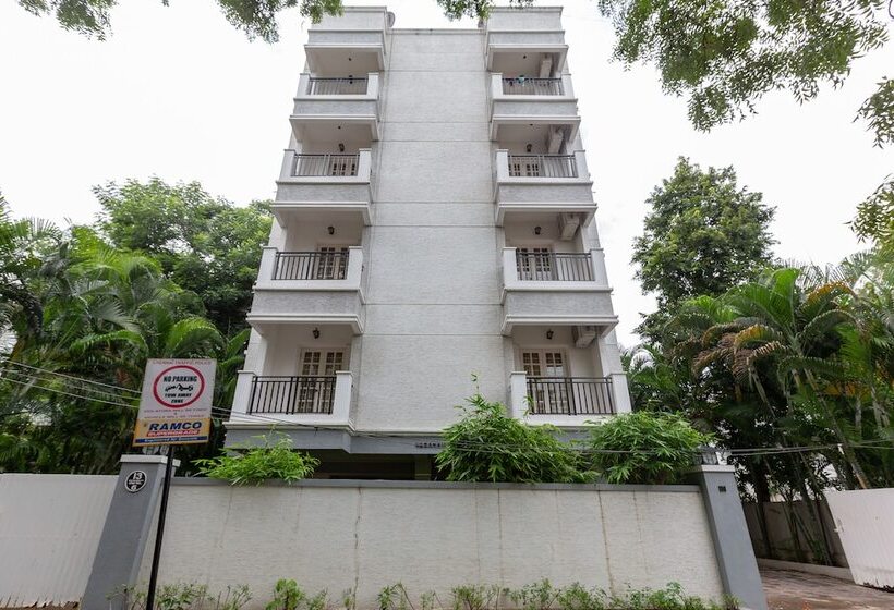 هتل Oyo 23202 Cute Orange Service Apartments