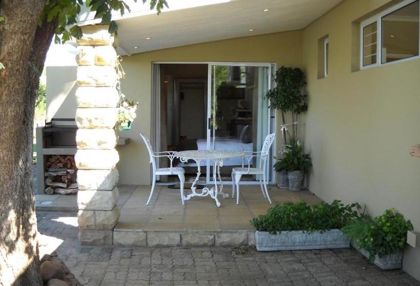פנסיון Orangia Game Lodge