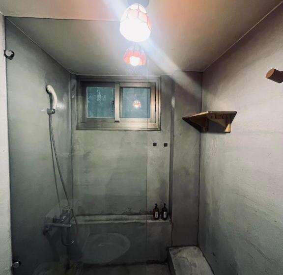 白紙寓所blank Slate B&b 鄰近夜市四人包棟