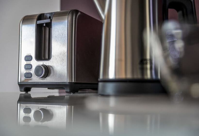 هتل Marsden Suites Albany