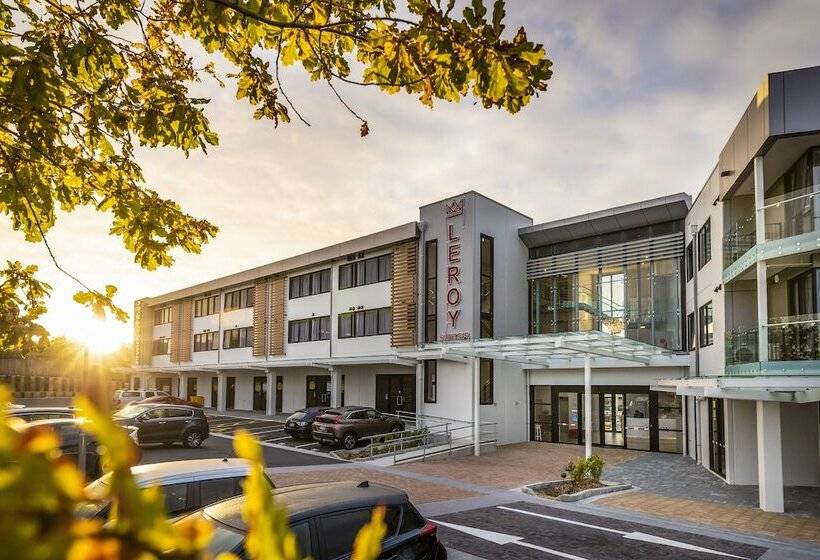 هتل Marsden Suites Albany