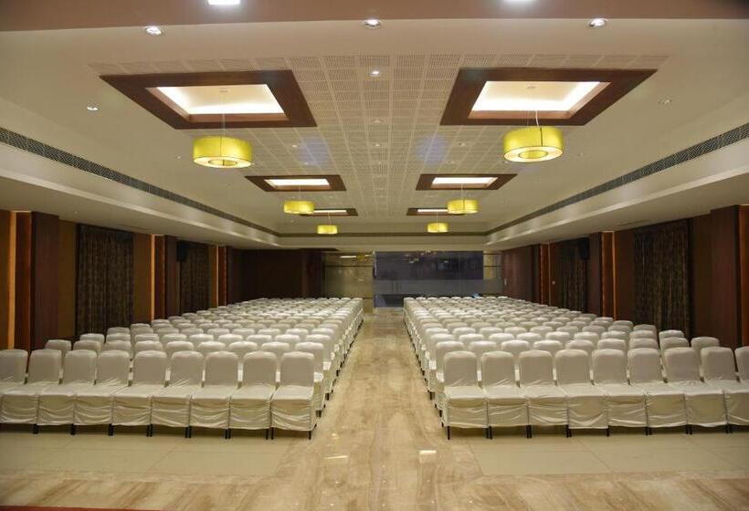 فندق Rathna Residency