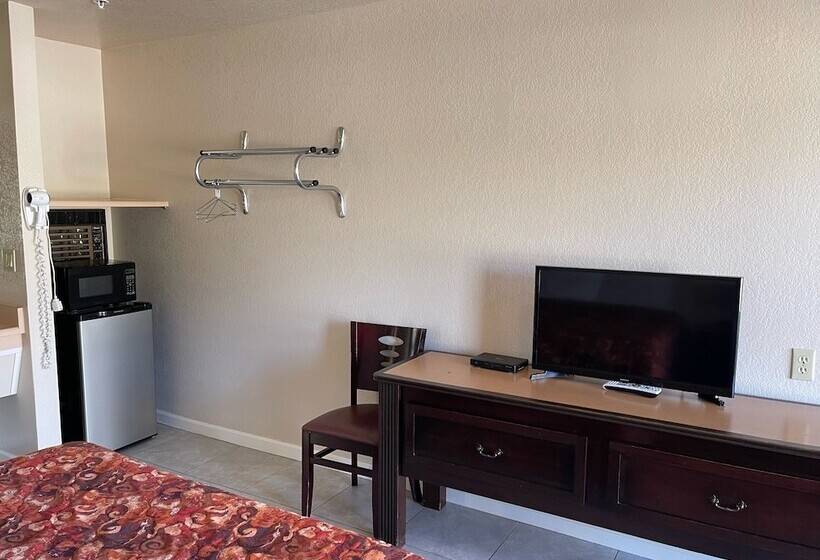 Soledad Motel 8