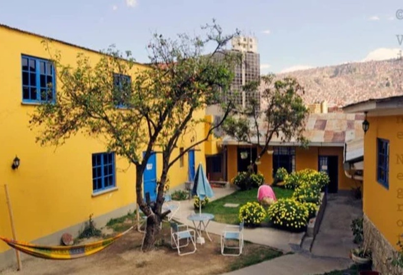 تختخواب و صبحانه Wooden Wasi Hostel