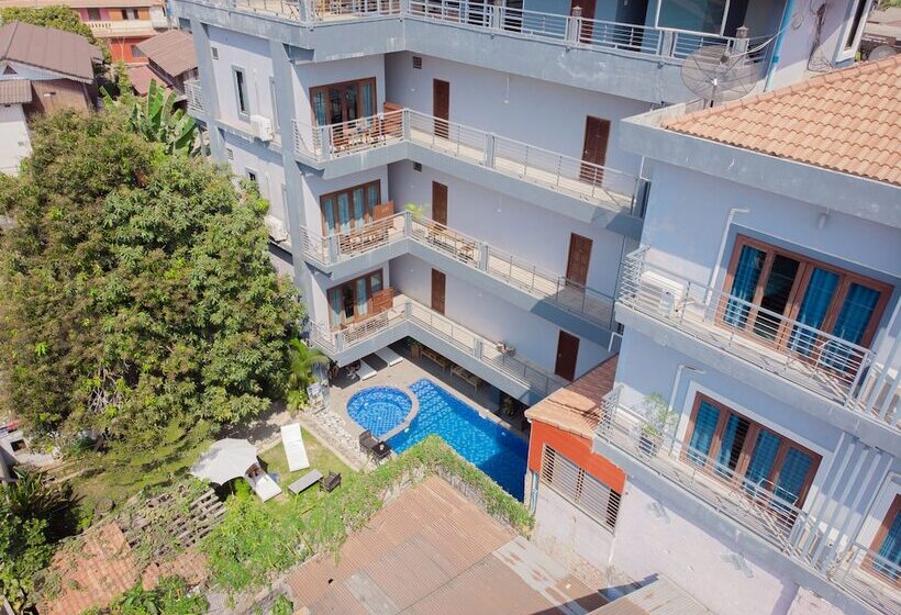 هتل Faraway Suites