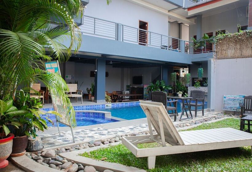 هتل Faraway Suites