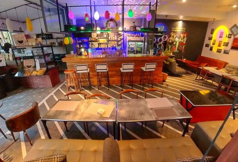 هتل Faraway Suites