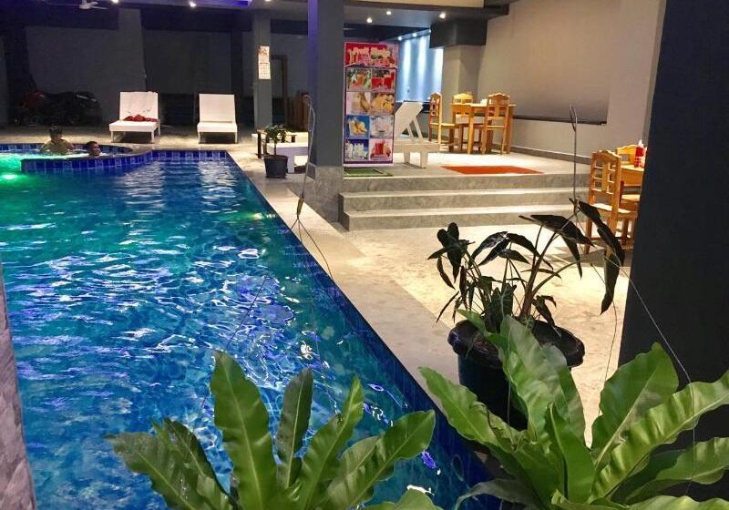 هتل Faraway Suites