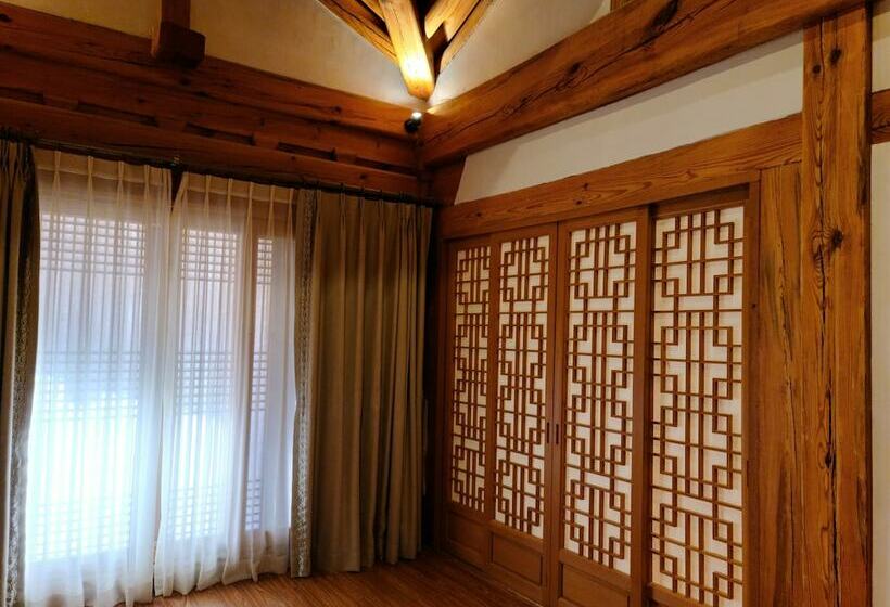 בית מלון כפרי Korea Palace