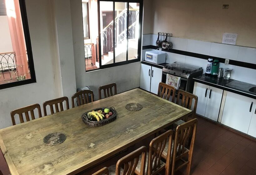 هاستل Cittadella Hostal