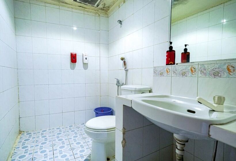 هتل Reddoorz Plus Near Jambi Prima Mall