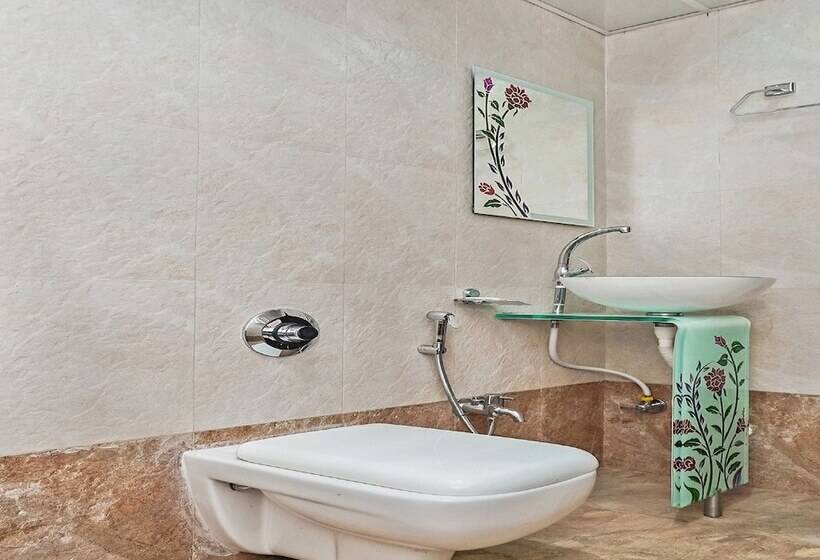 Oyo 24932 Hotel Royal Stay