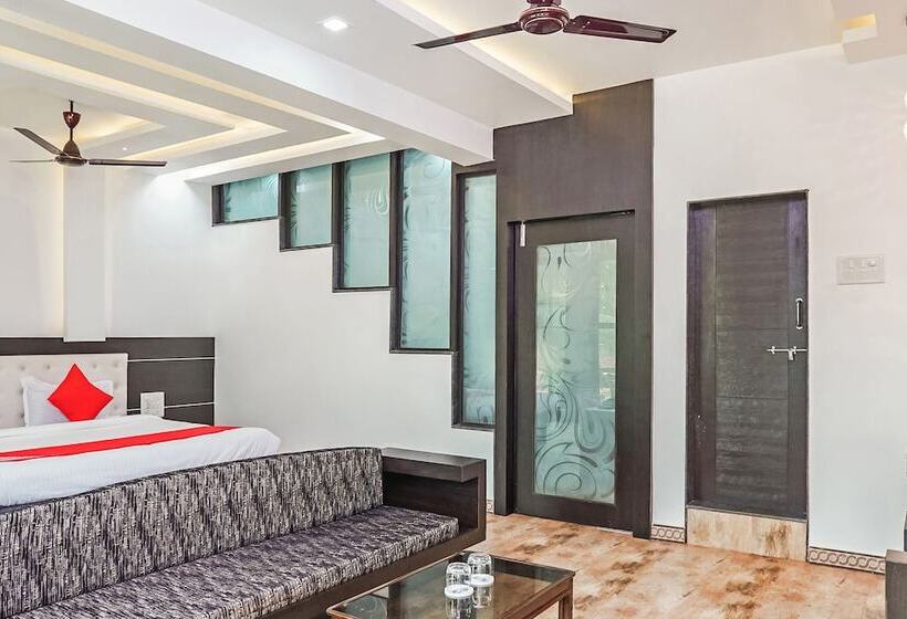 Oyo 24932 Hotel Royal Stay