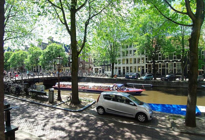 بنسيون 1637: Historic Canal View Suites