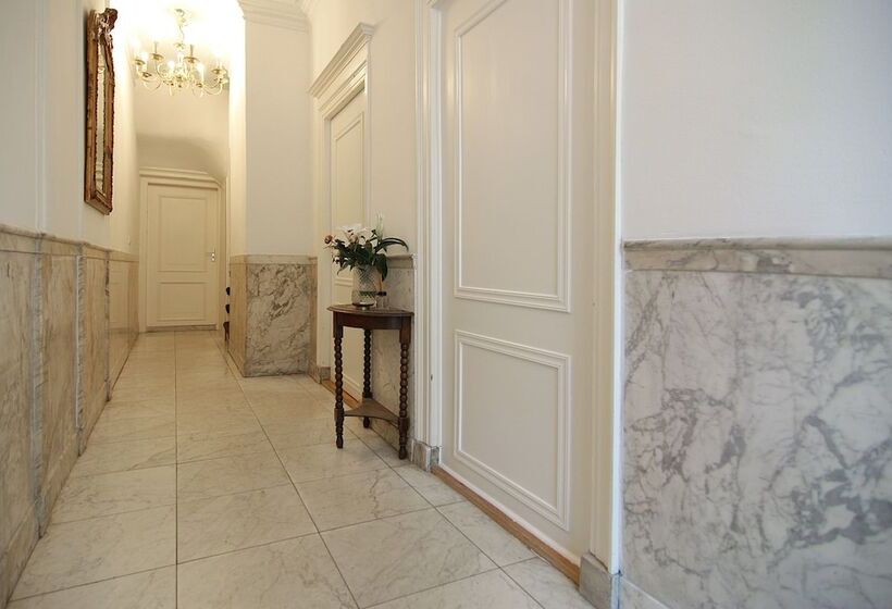 بنسيون 1637: Historic Canal View Suites