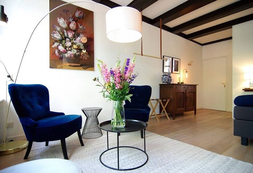 بنسيون 1637: Historic Canal View Suites