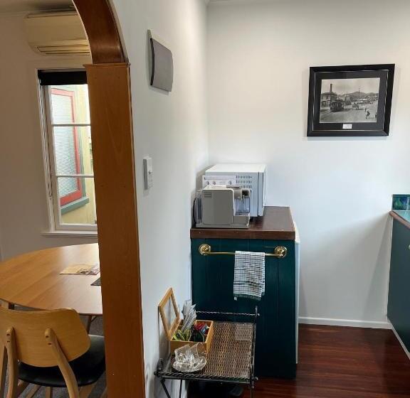 צימר Shy Cottage And Studio