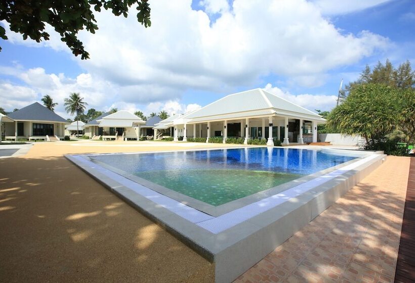 استراحتگاه Wis Beach Khanom