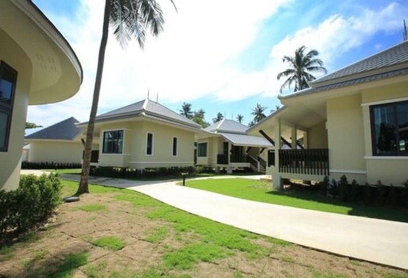 استراحتگاه Wis Beach Khanom