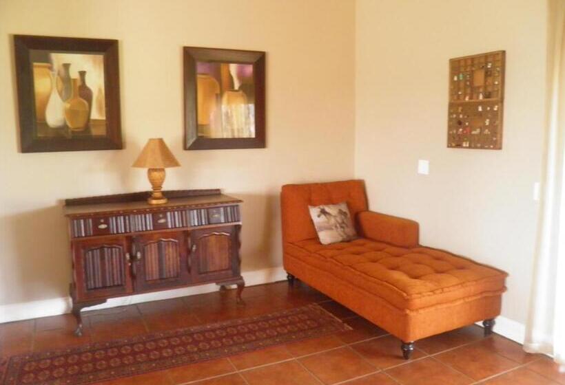 בית מלון כפרי Long Creek Lodge