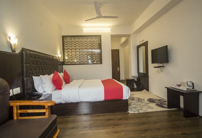 هتل Oyo 16637 Tiara Regency