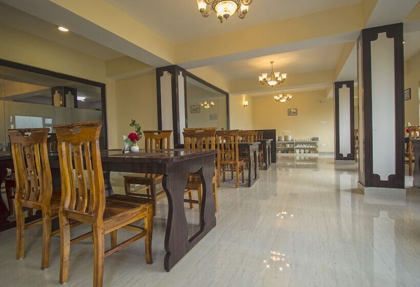 هتل Oyo 16637 Tiara Regency