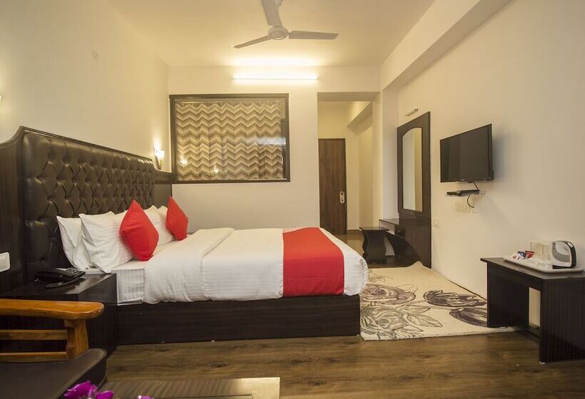 هتل Oyo 16637 Tiara Regency